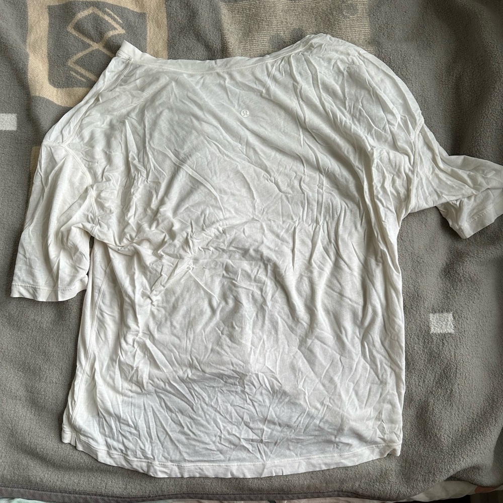 Lululemon loose white T shirt maybe size 8?